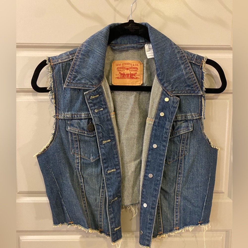 Levi’s Cropped Denim Vest